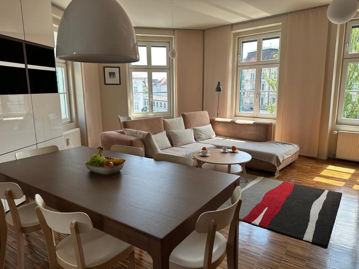 Triple Bridge Ljubljana Apartment Bagian luar foto