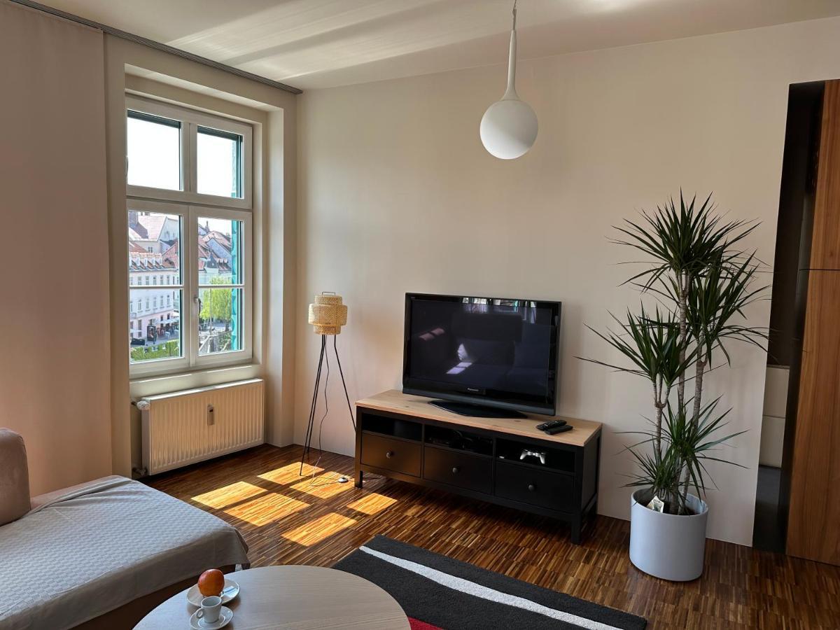 Triple Bridge Ljubljana Apartment Bagian luar foto