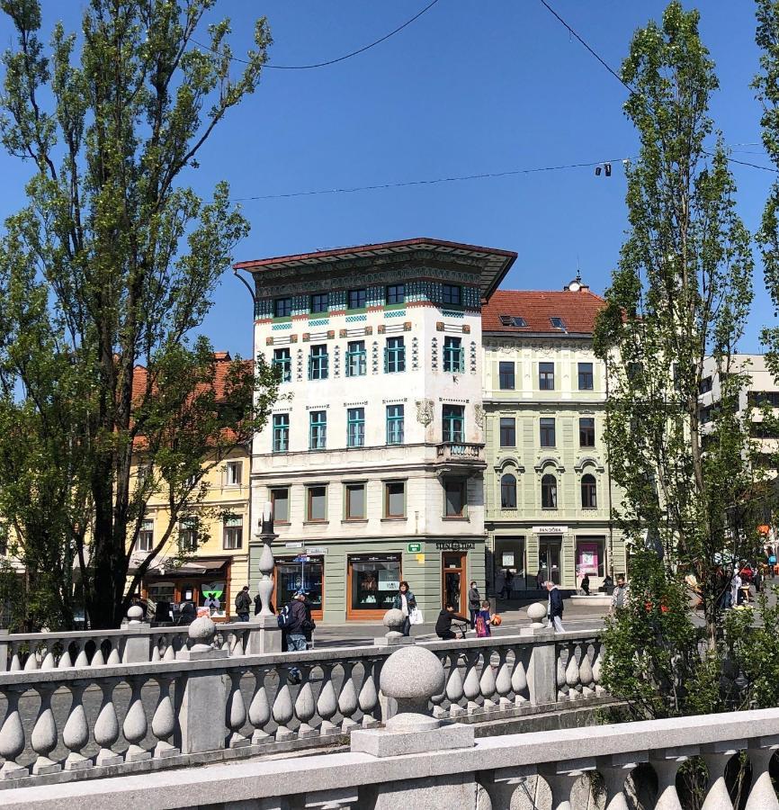 Triple Bridge Ljubljana Apartment Bagian luar foto